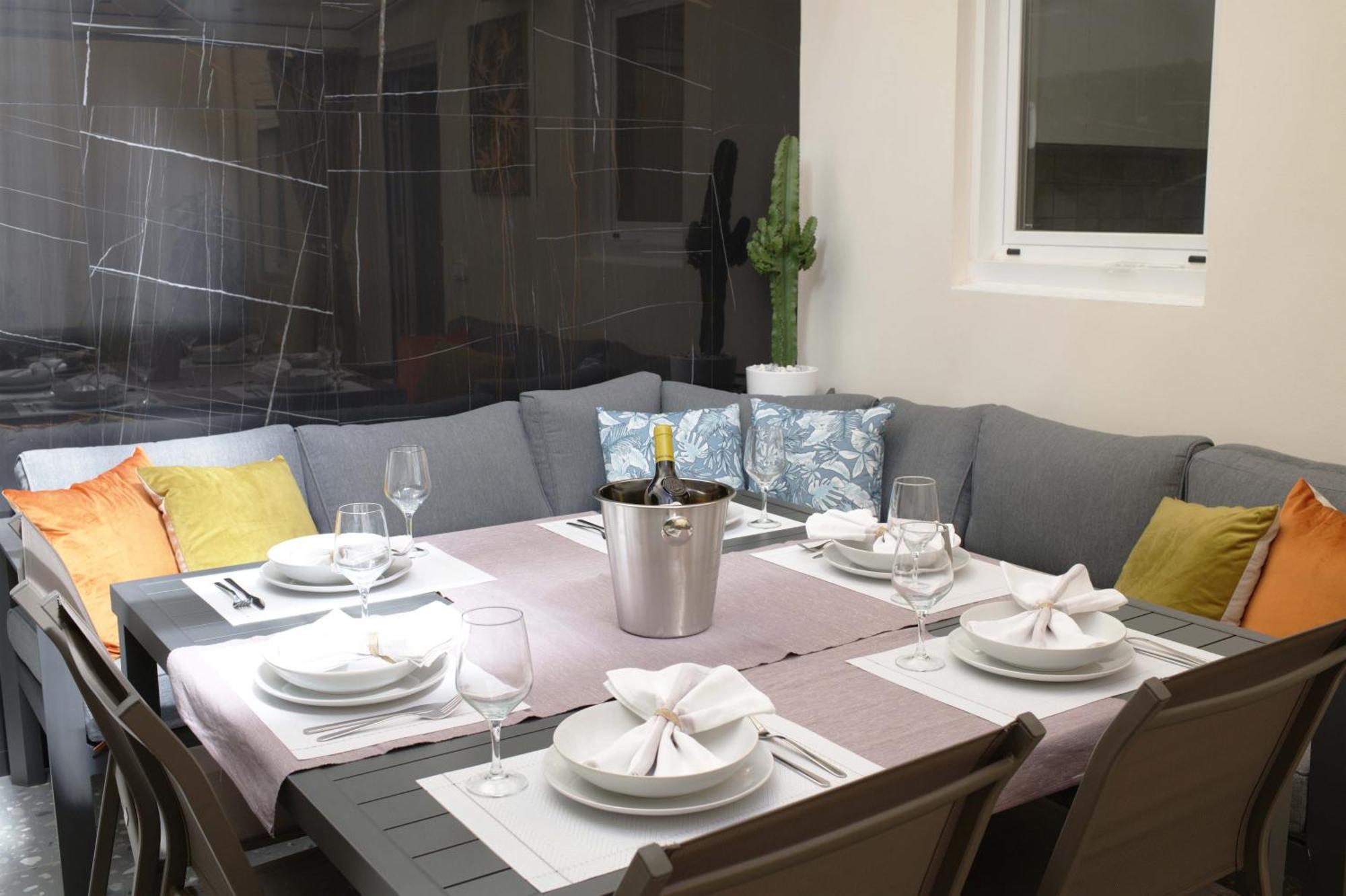 Boutique Plaza Catalonia Suites Cornella Cornellà de Llobregat Extérieur photo