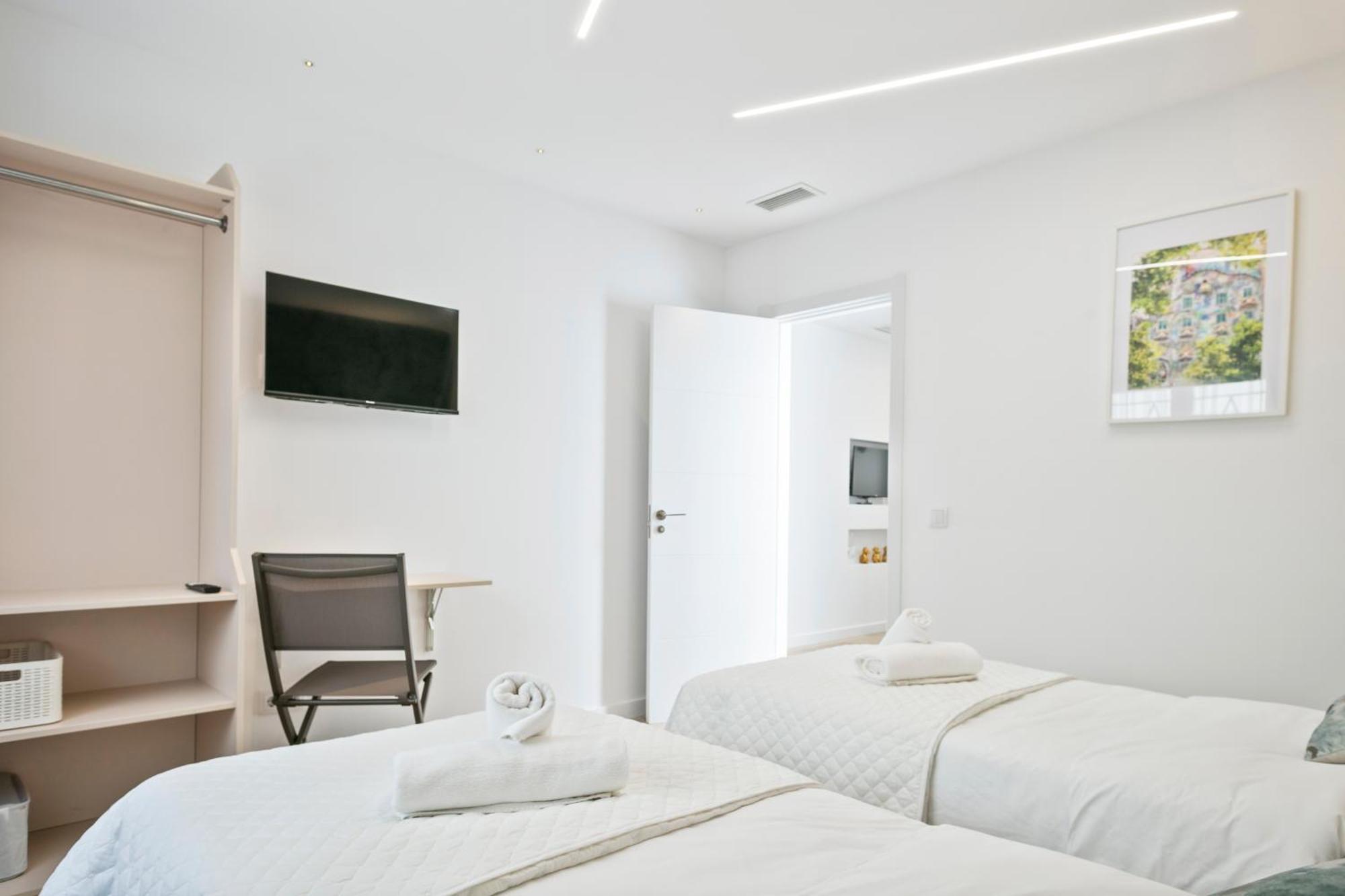Boutique Plaza Catalonia Suites Cornella Cornellà de Llobregat Extérieur photo