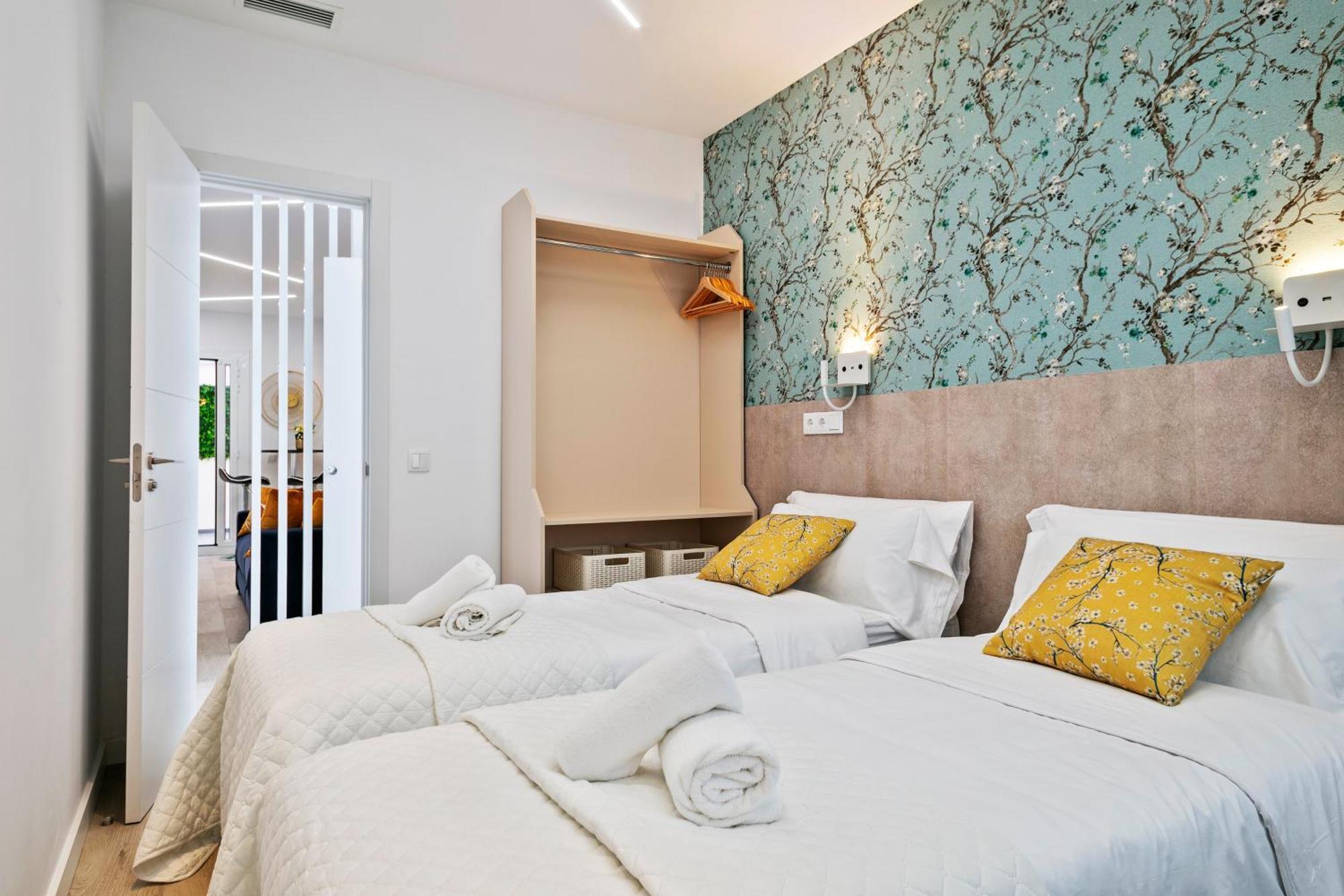 Boutique Plaza Catalonia Suites Cornella Cornellà de Llobregat Extérieur photo