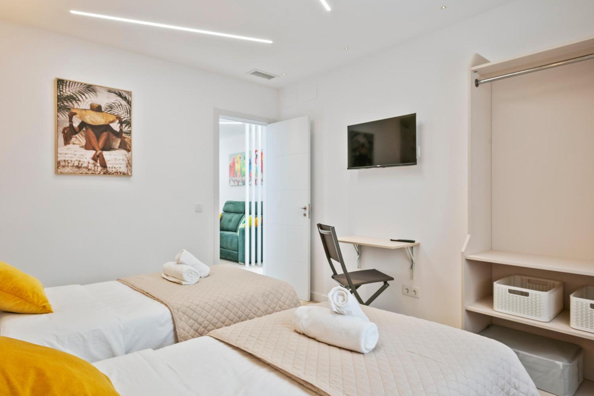 Boutique Plaza Catalonia Suites Cornella Cornellà de Llobregat Extérieur photo