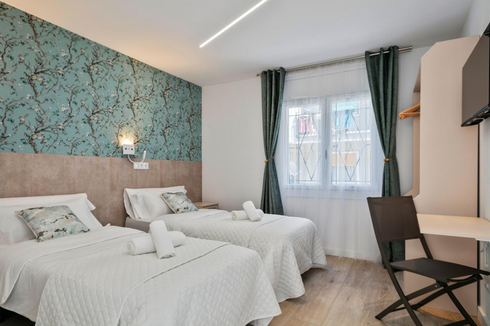 Boutique Plaza Catalonia Suites Cornella Cornellà de Llobregat Extérieur photo