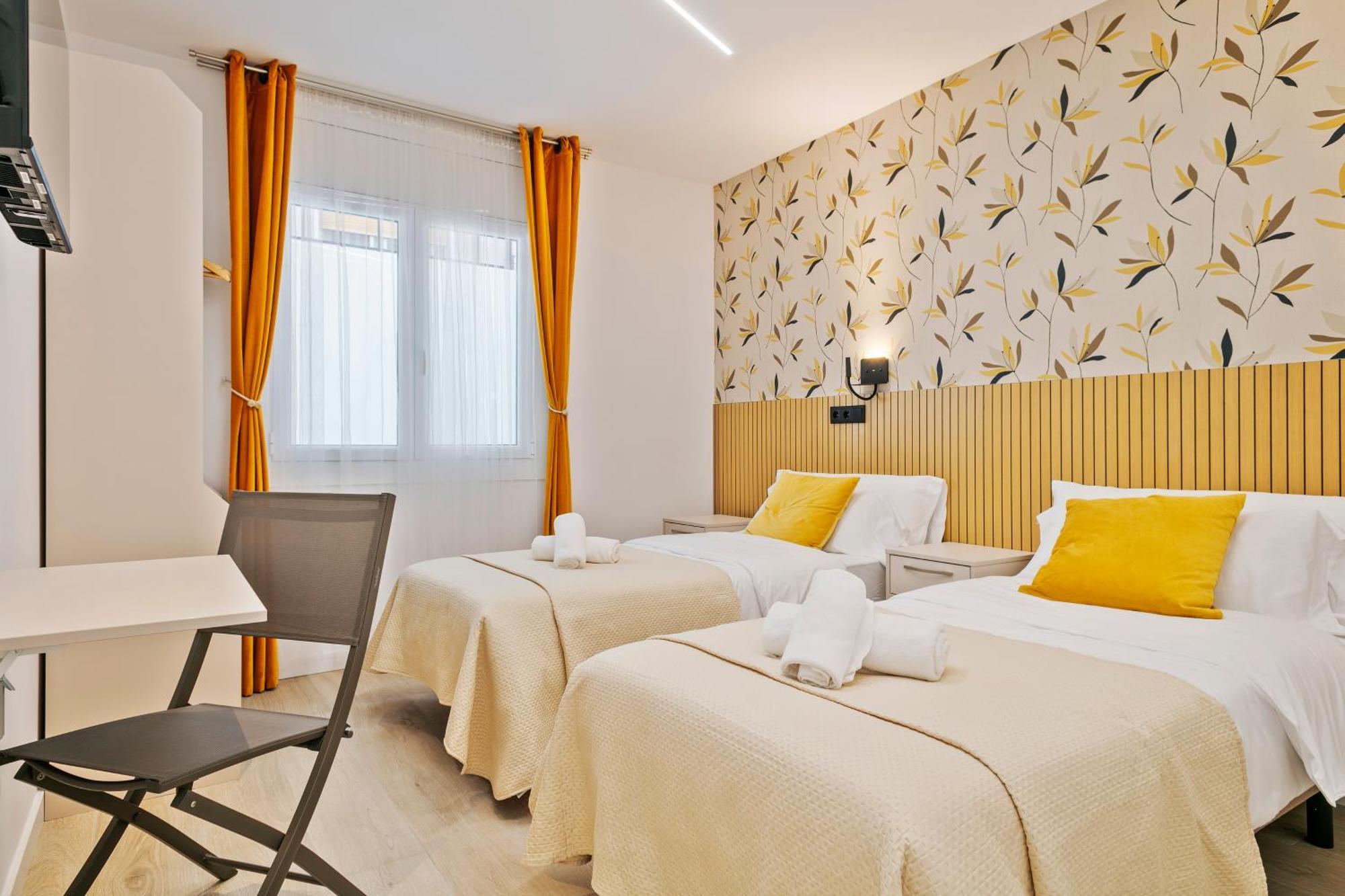 Boutique Plaza Catalonia Suites Cornella Cornellà de Llobregat Extérieur photo